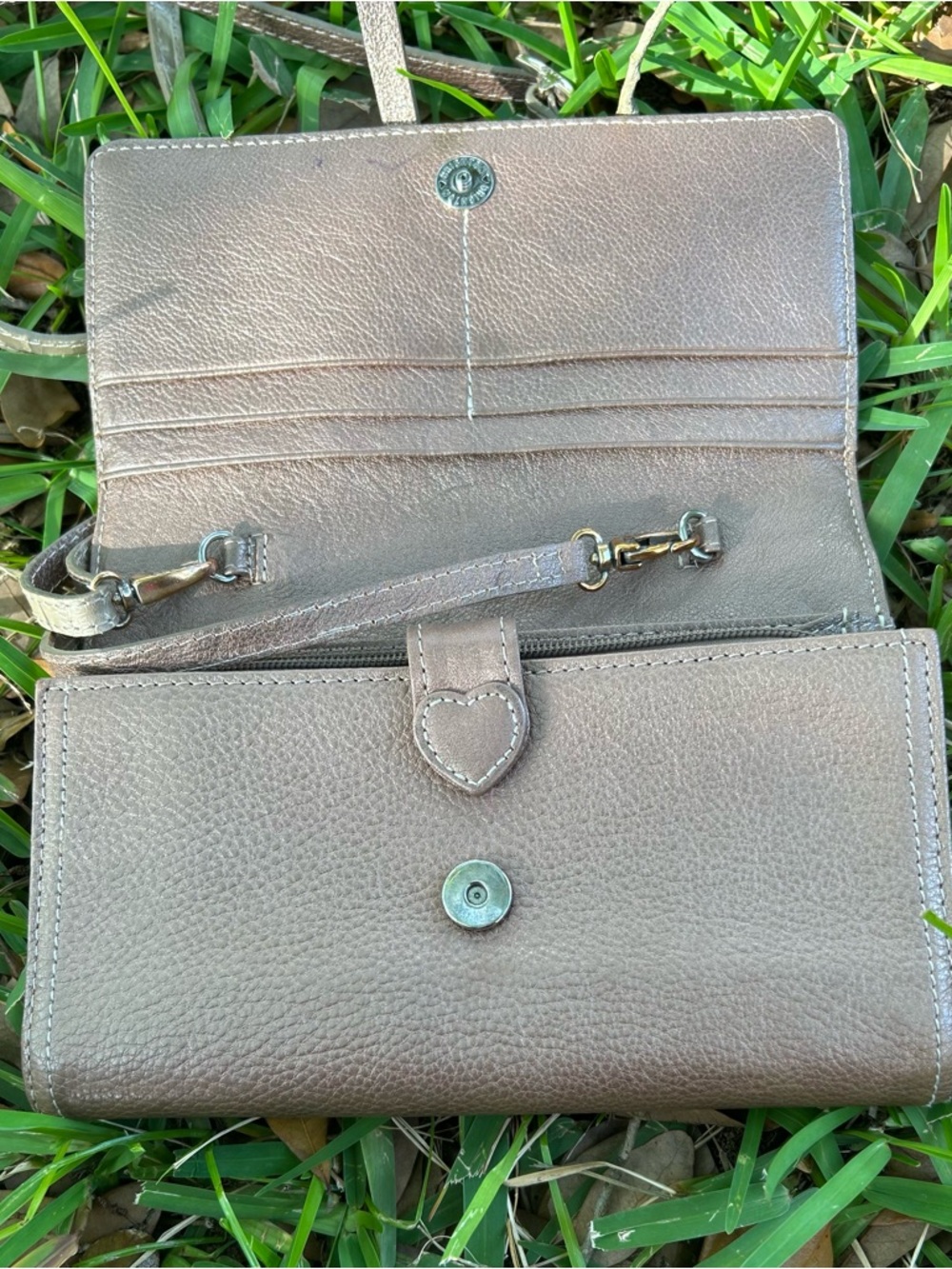 Vintage Croc Embossed Brighton Brown & Cream Crossbody with Gold Trim - Picture 8 of 12